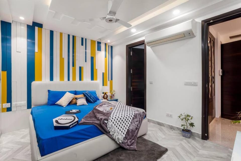 Bed, Photo of the whole room, Bedroom, fireplace, air conditioner