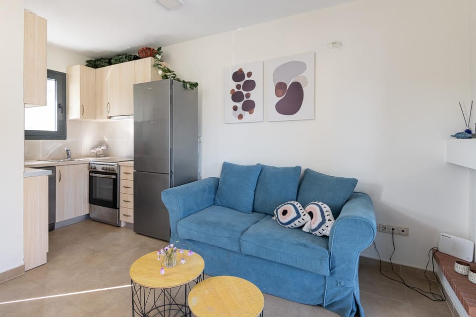 Kitchen or kitchenette, Living room, Seating area