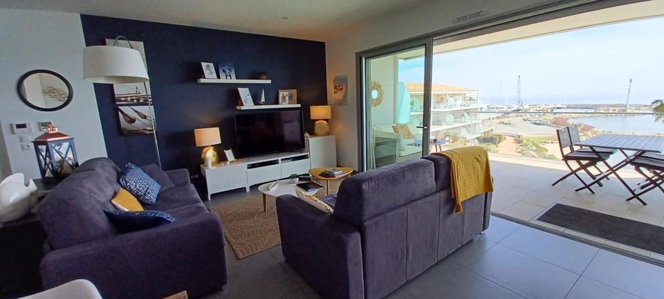 Living room, Sea view