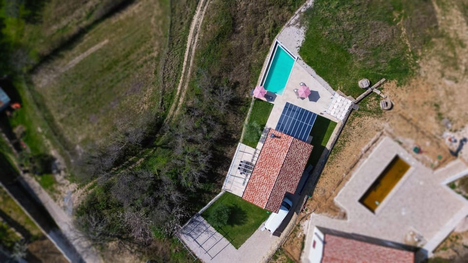 Property building, Neighbourhood, Natural landscape, Swimming pool