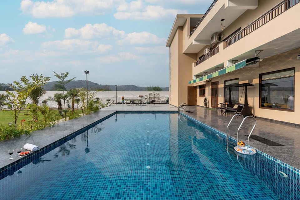 Swimming pool, Swimming pool