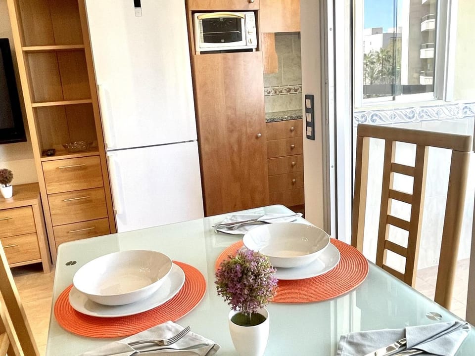 Dining area, minibar