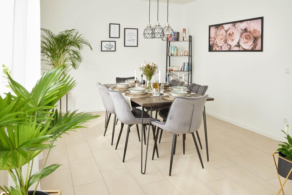 Seating area, Dining area