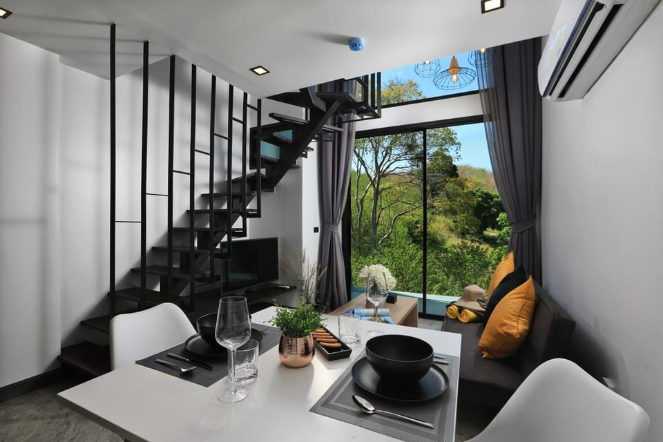 Seating area, Dining area