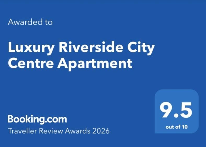 Luxury Riverside City Centre Apartment Apartment in York