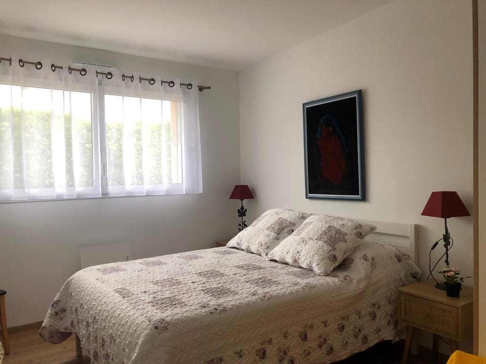 Property building, Bed, Photo of the whole room, Bedroom