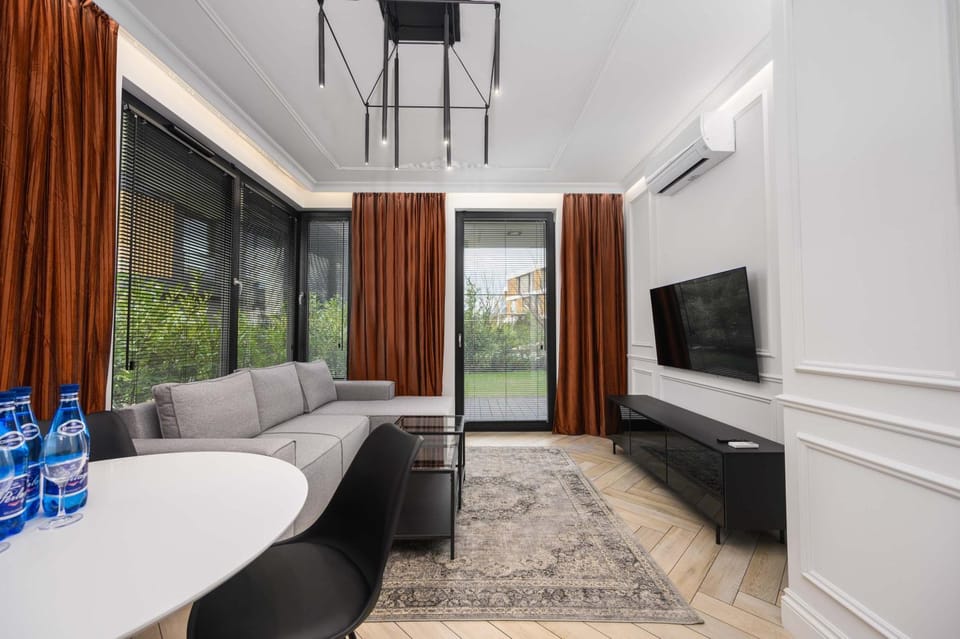 Communal lounge/ TV room, TV and multimedia, Living room, Seating area, Evening entertainment