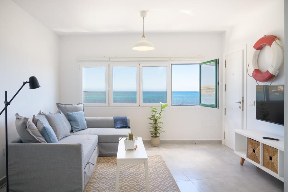 Communal lounge/ TV room, Living room