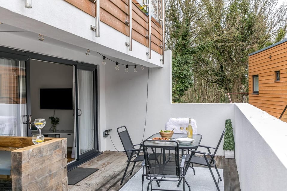 Patio, Balcony/Terrace, Seating area