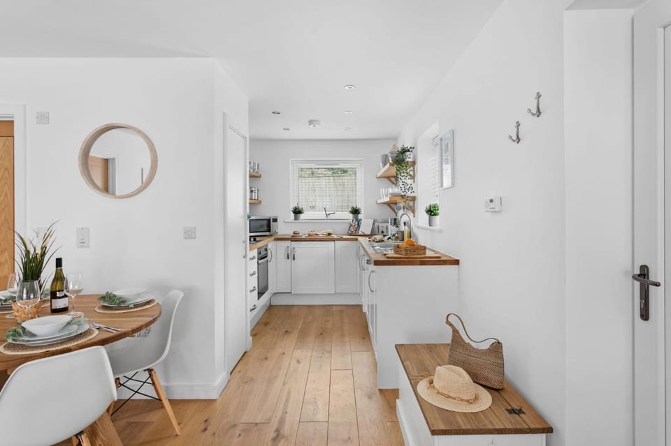 Kitchen or kitchenette, Dining area, minibar, pet friendly, stove