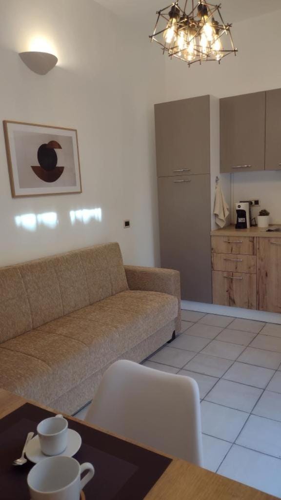 Kitchen or kitchenette, Living room, Seating area, Dining area, stove