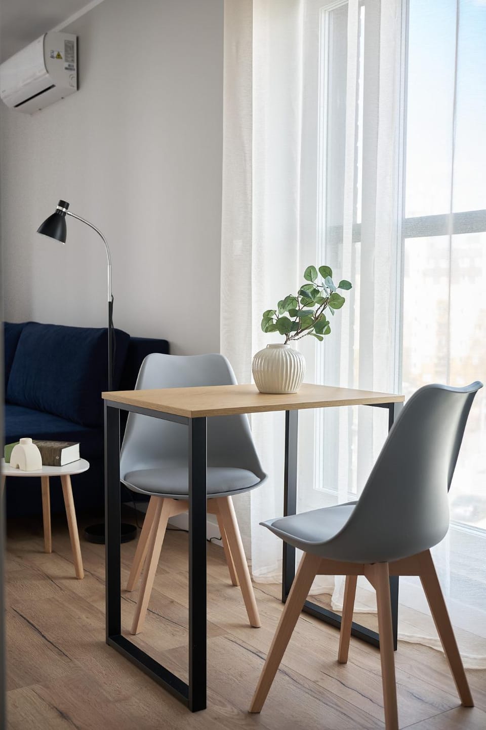 Living room, Seating area, Dining area, air conditioner