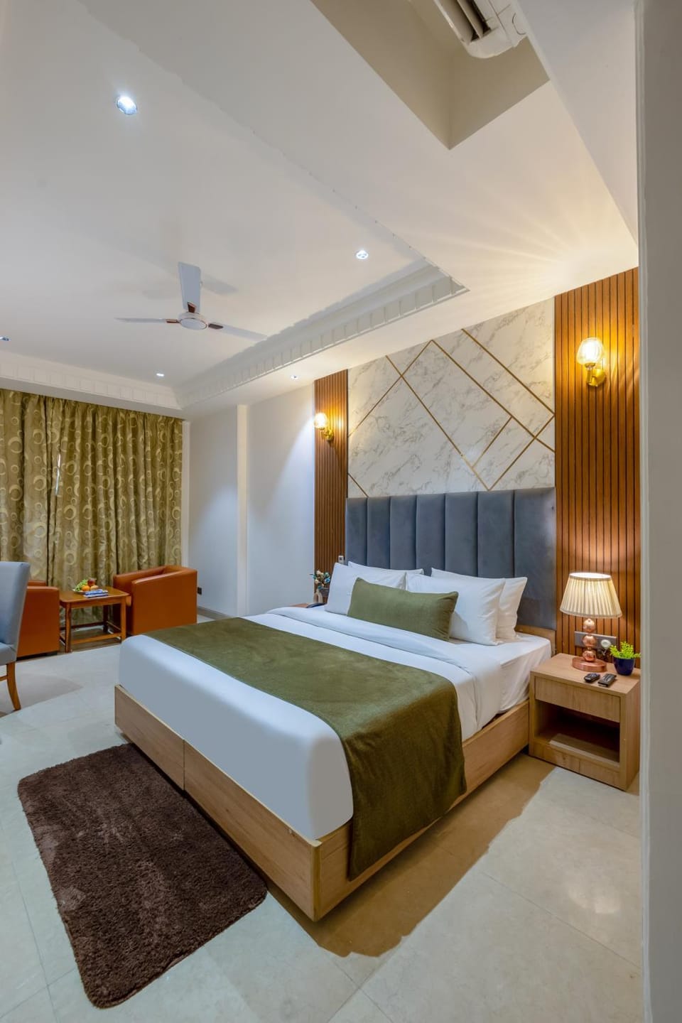 Bed, Seating area
