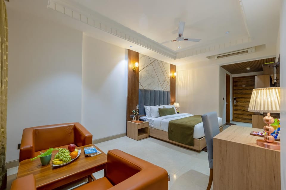 Bed, Photo of the whole room, Seating area