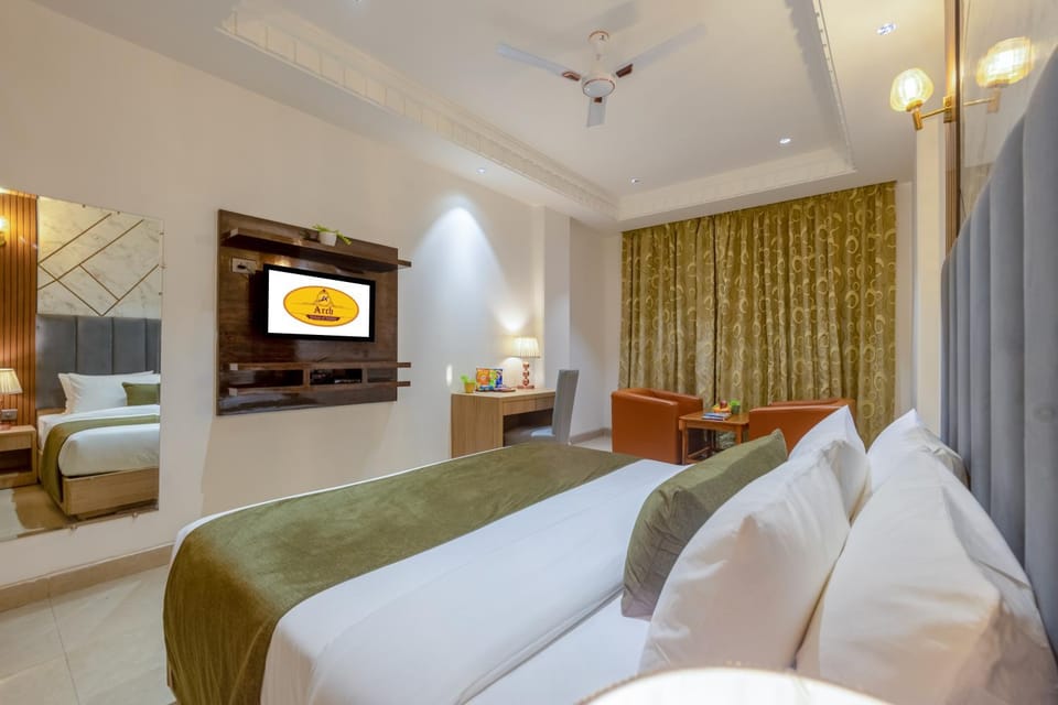 Bed, TV and multimedia, Photo of the whole room, Seating area