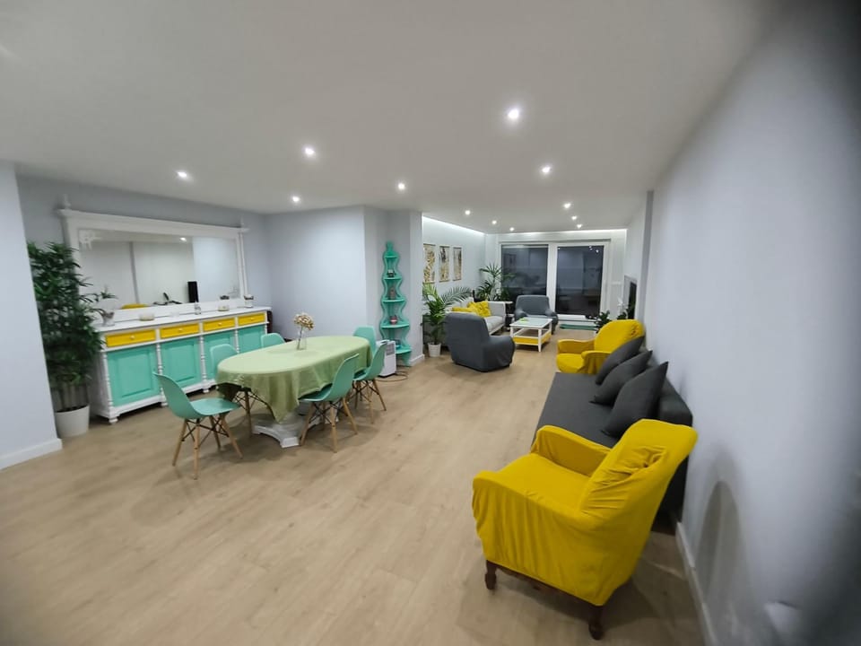 Communal lounge/ TV room, Living room, Dining area