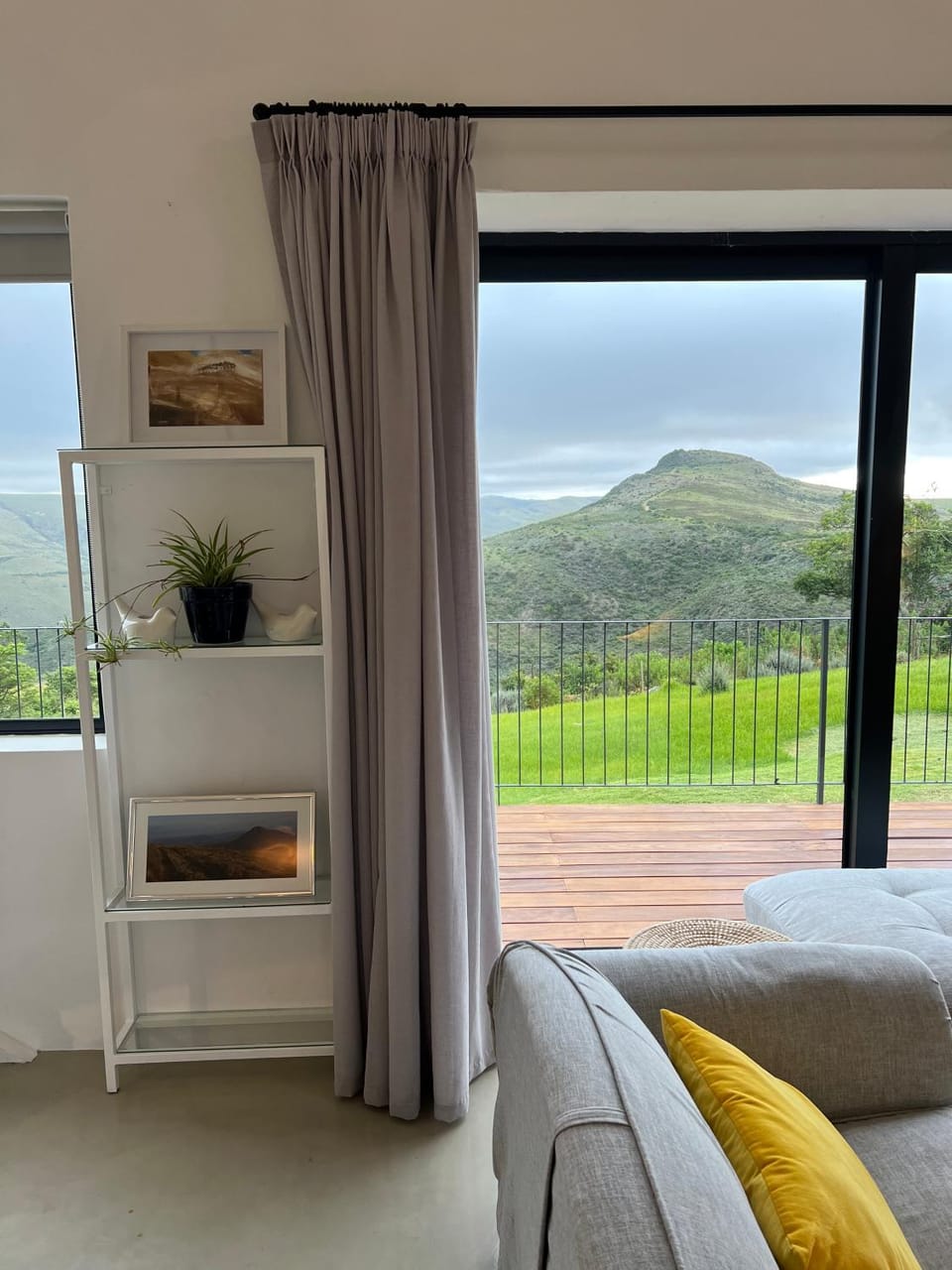 View (from property/room), Balcony/Terrace, Living room, Mountain view