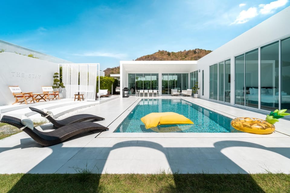 Property building, Natural landscape, Mountain view, Pool view, Swimming pool