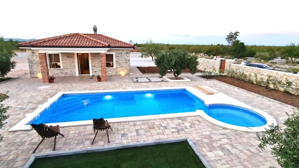 Property building, Swimming pool