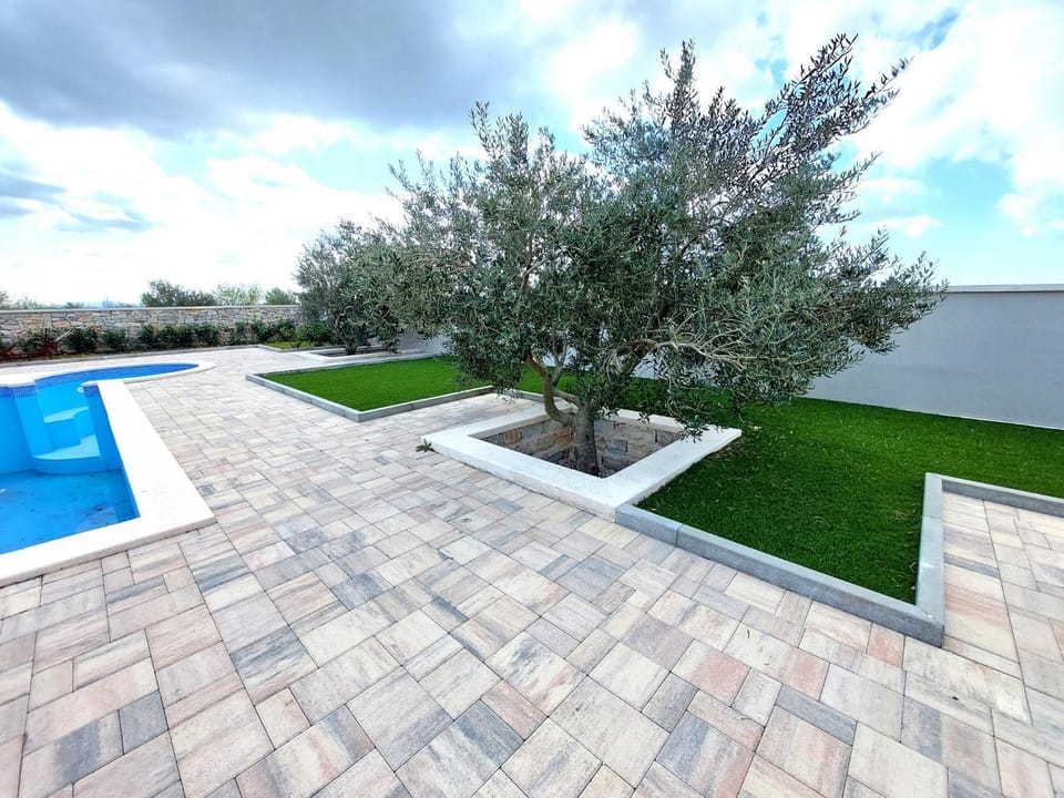 Garden, Garden view