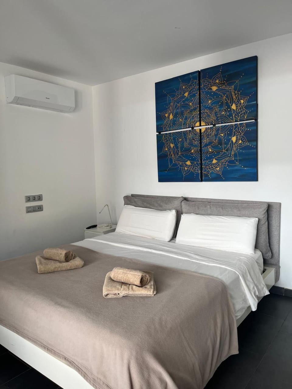 Bedroom, towels, air conditioner