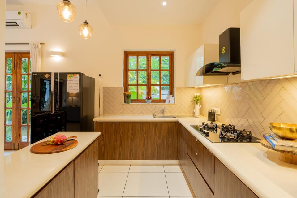 Kitchen or kitchenette, Food and drinks, Food, dishwasher, stove