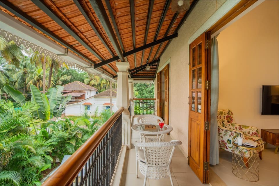 Patio, Spring, Day, Garden, View (from property/room), Balcony/Terrace, Living room, Seating area, Dining area, Garden view