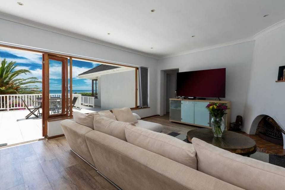 TV and multimedia, Living room, Sea view