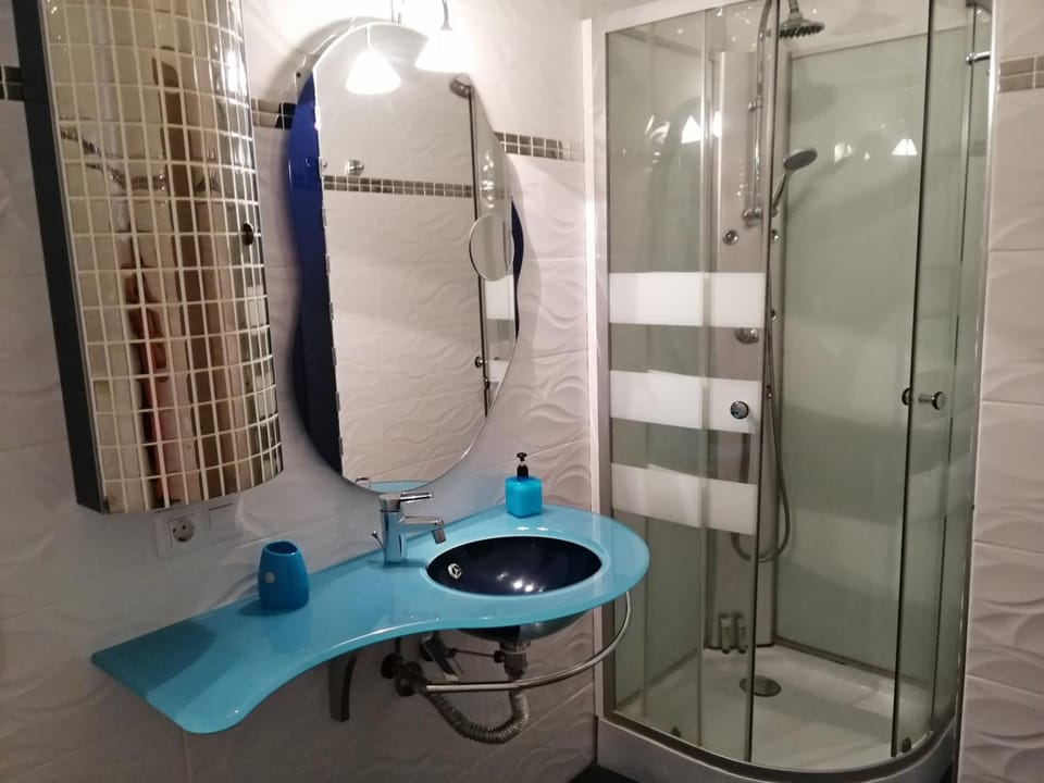 Shower, Bathroom