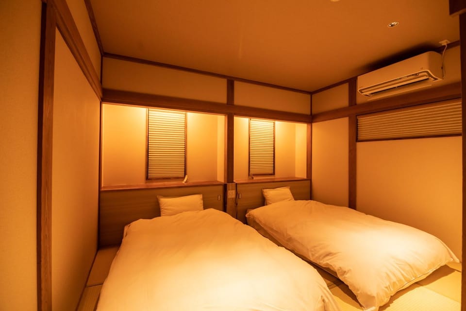 Bedroom, air conditioner