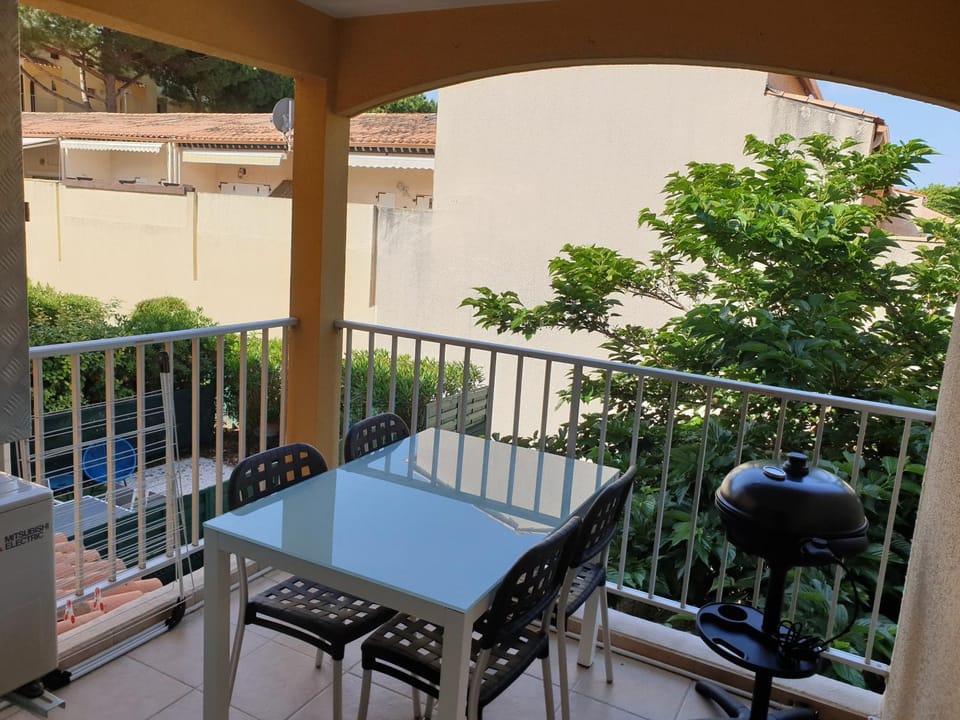 Patio, View (from property/room), Balcony/Terrace, Seating area, Dining area