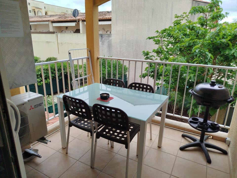Patio, BBQ facilities, View (from property/room), Balcony/Terrace, Dining area, air conditioner