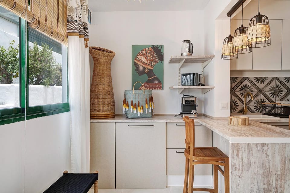 Kitchen or kitchenette, Living room