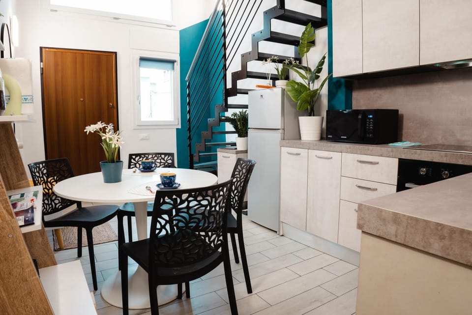 Kitchen or kitchenette, Living room, Dining area, minibar, stove