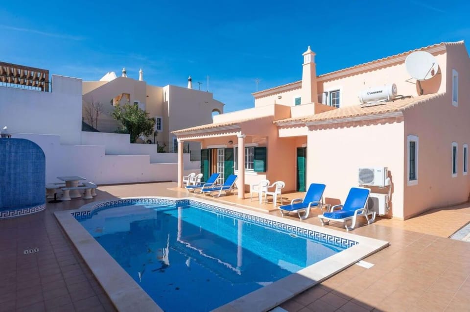 Villa Santa Maria - close to Albufeira old town Villa in Guia