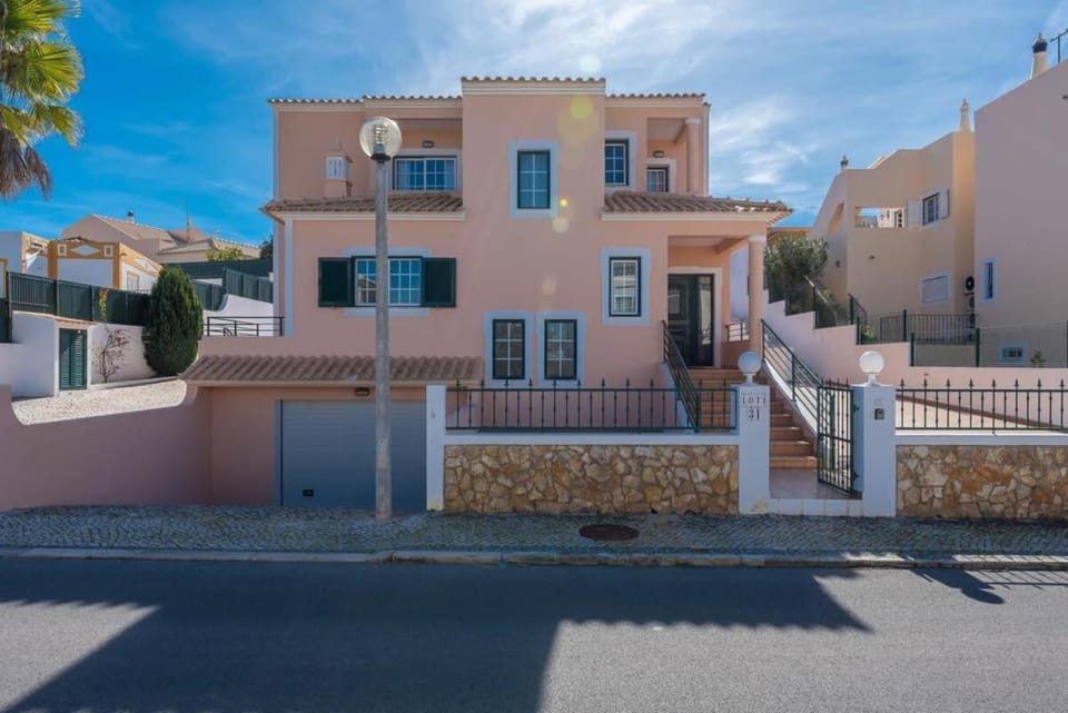 Villa Santa Maria - close to Albufeira old town Villa in Guia