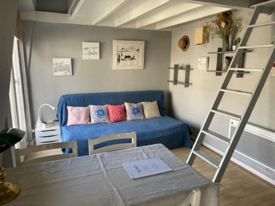 Living room, Dining area