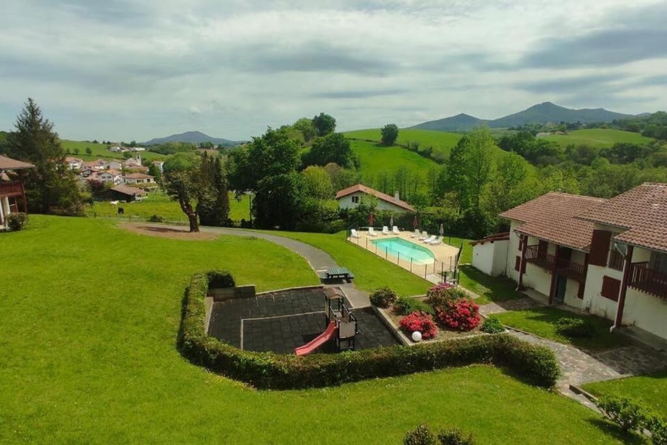 HOSTA Piscine Vue Montagnes Apartment in Espelette