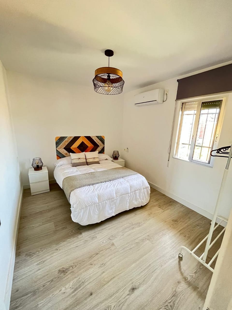 Bed, air conditioner