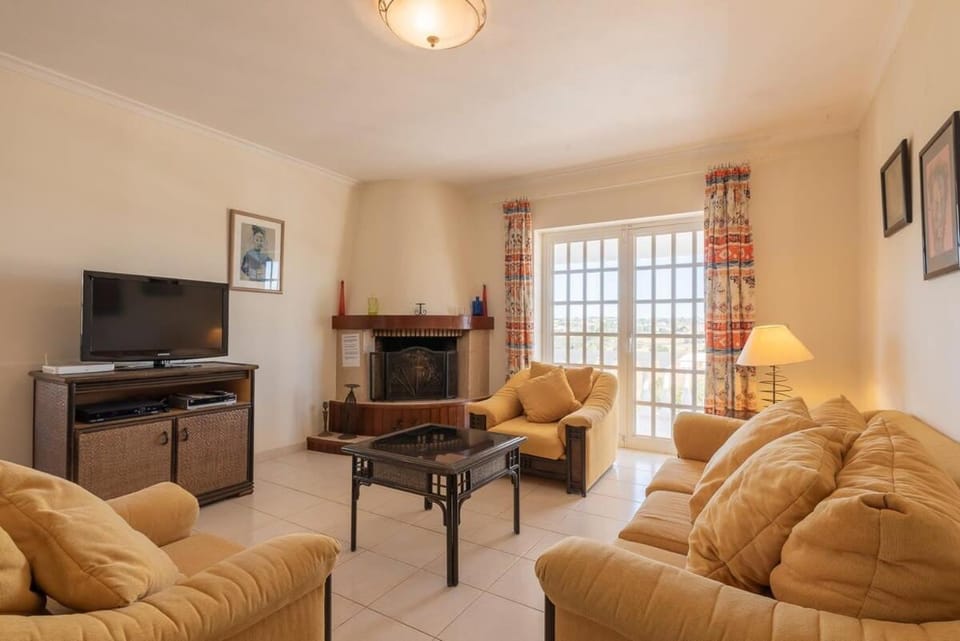 Villa Gabrielle - Great value great location in Vale Da Parra near to Gale Beach Villa in Guia