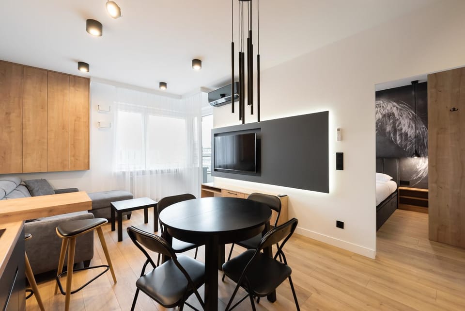 TV and multimedia, Living room, Seating area, Dining area, Evening entertainment