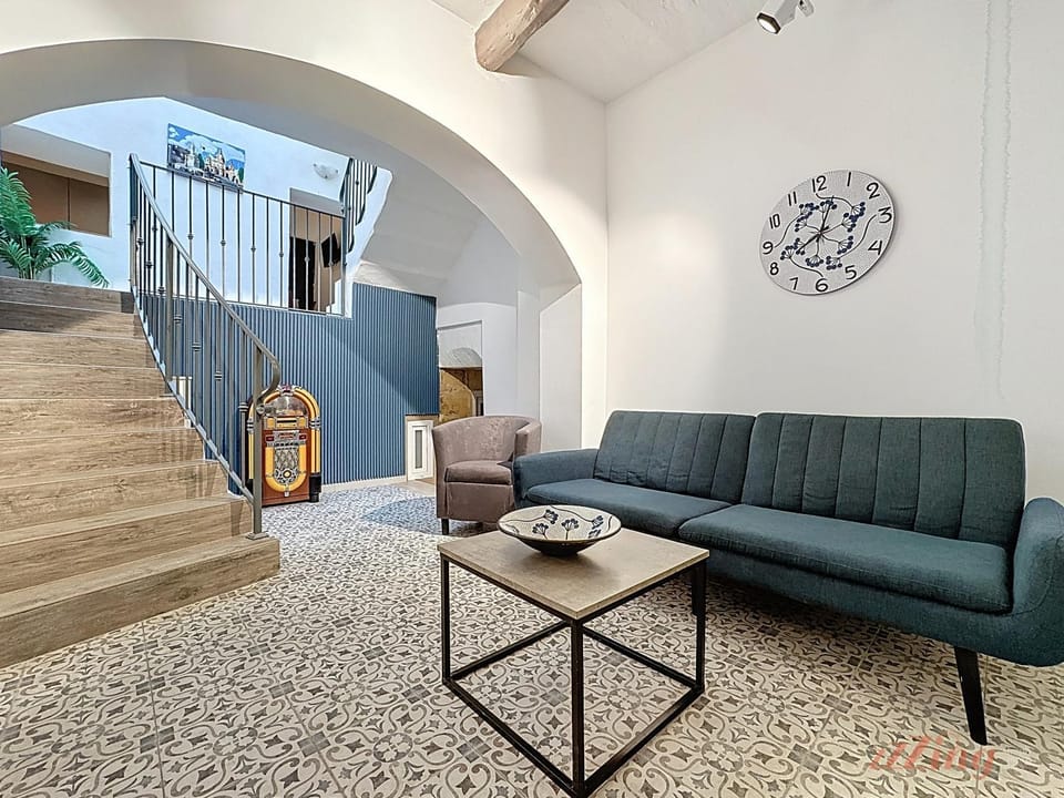 Living room, Seating area