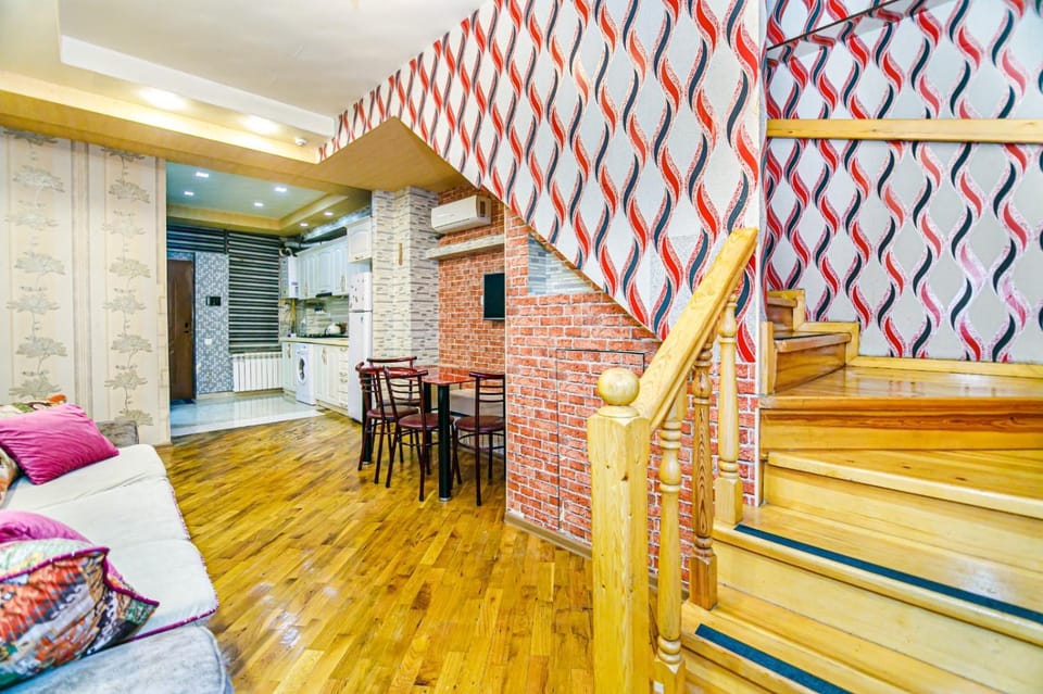 Kitchen or kitchenette, Seating area