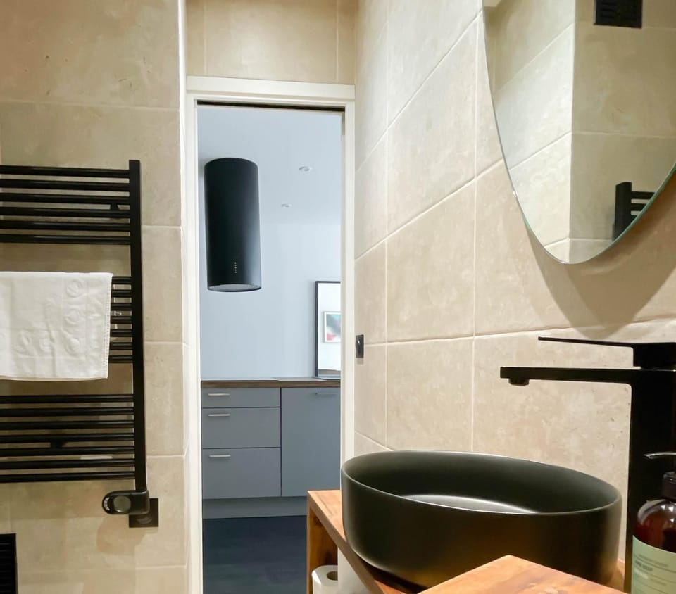 Bathroom, towels
