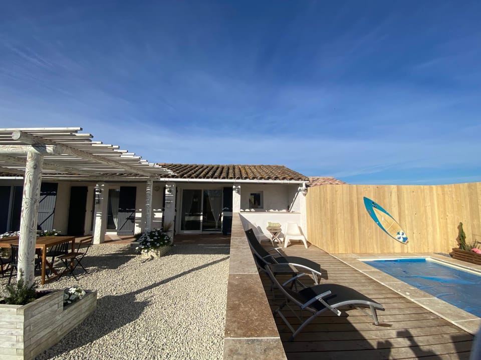 Pool view, Swimming pool, sunbed