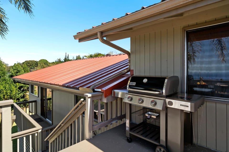 Halekii Sunset Beautiful 4 br Kealakekua Home House in Captain Cook