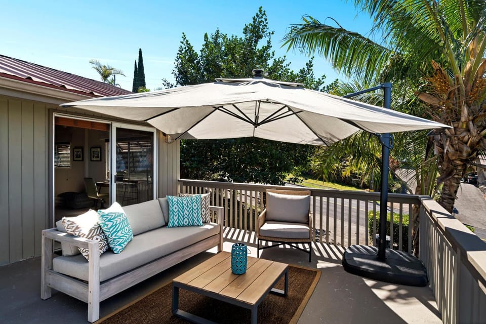 Halekii Sunset Beautiful 4 br Kealakekua Home House in Captain Cook