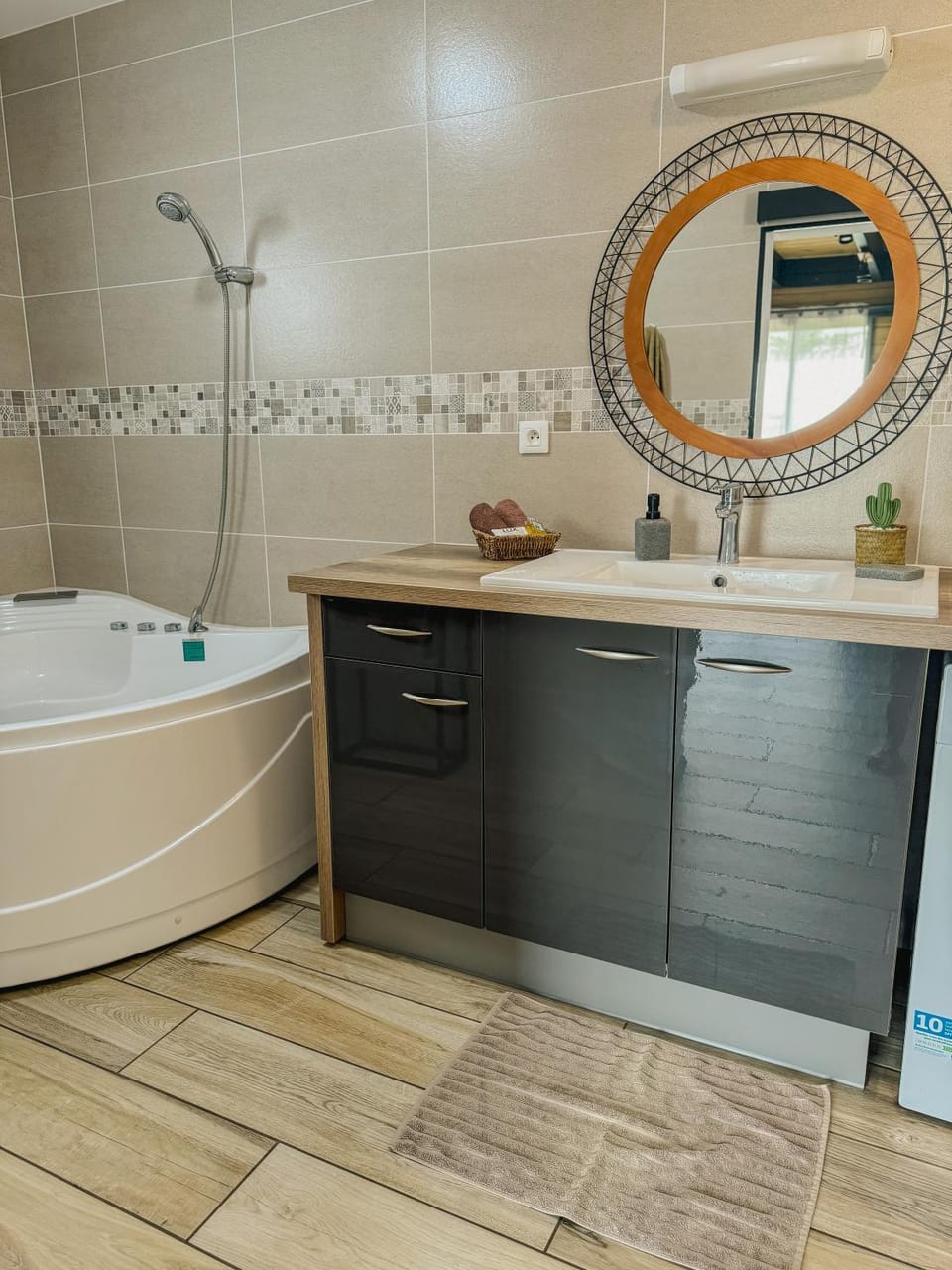 Bathroom, Bath