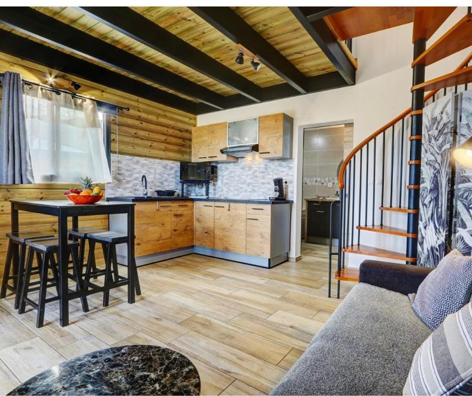 Kitchen or kitchenette, Living room, Seating area, Dining area