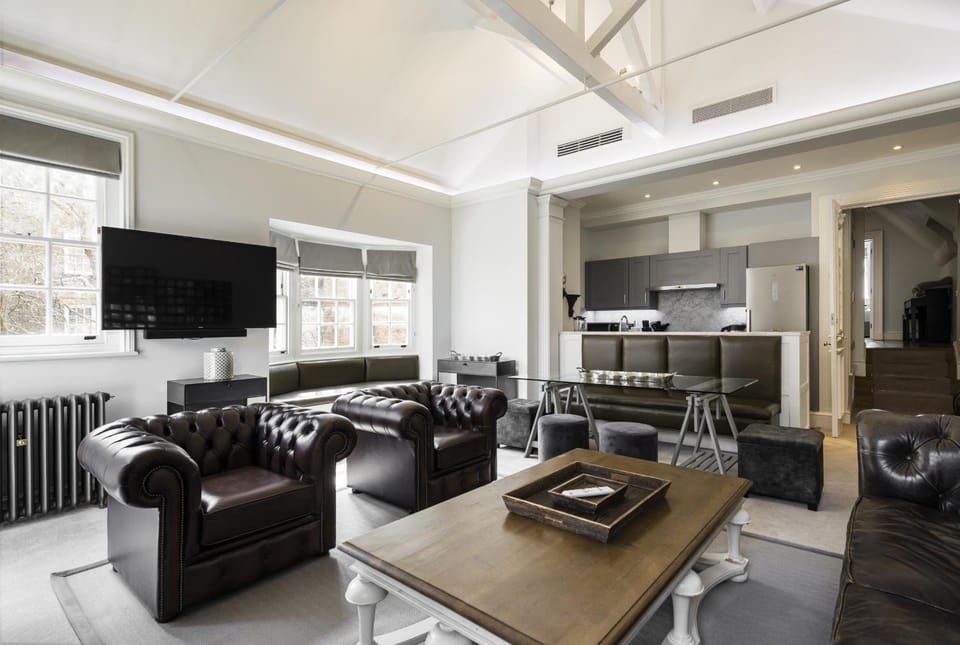 Communal lounge/ TV room, Living room